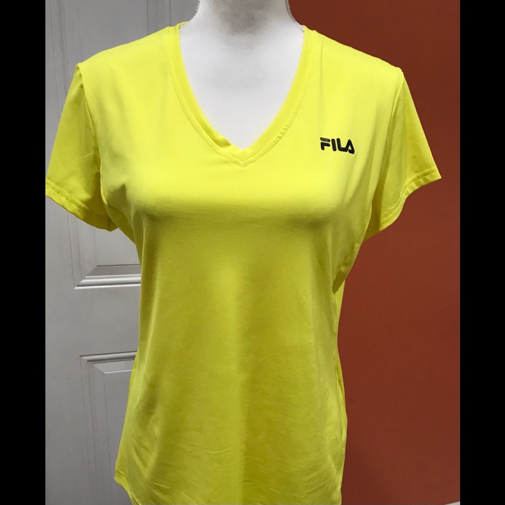 🍏🍏 NWOT FILA Sport Women’s V-Neck Polyester/Spandex Top, L